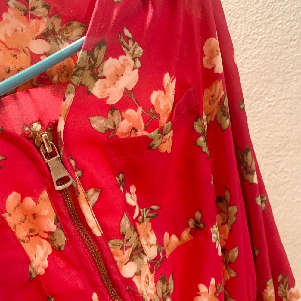 blouse - Picture 2 of 3
